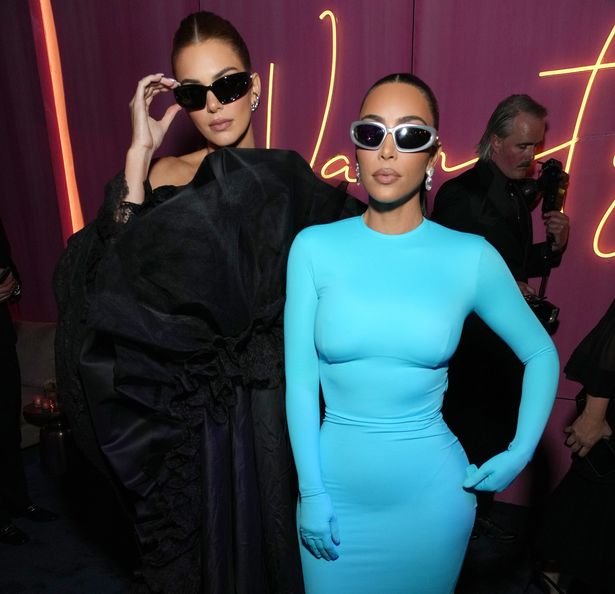 Kim Kardashian's Unfiltered Oscars Pics Shock Fans Who Say They Prefer Her Natural Look-SurgeZirc SA