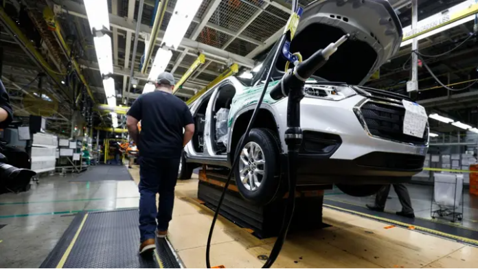 American Workers’ Paychecks Continue Rising As Wage Growth Outpaces Inflation - SurgeZirc UK